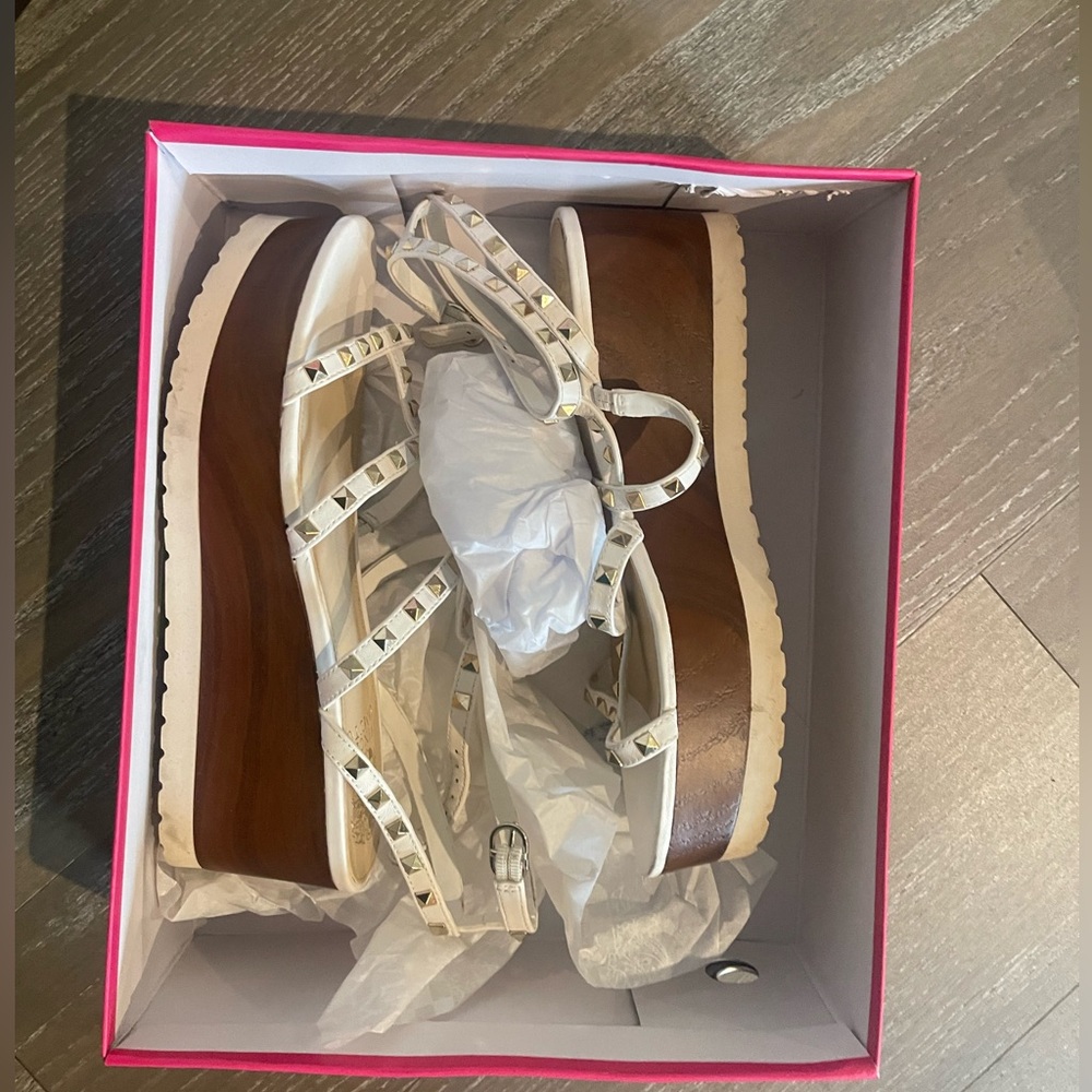 Vince Camuto White platform sandal 8.5